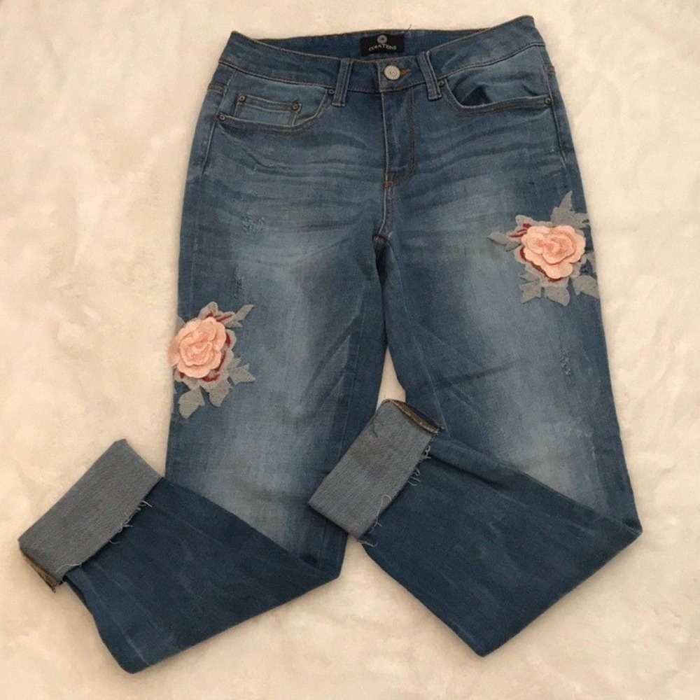 Curations Womens Size 12 Floral Rose Embroidered Ankle Jeans Medium Wash Frayed